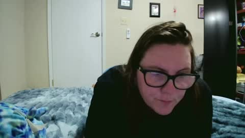 Snapshot of fuzzypeaches87 chatting on 07.25.26 fuzzypeaches87 online show from 07.25.26