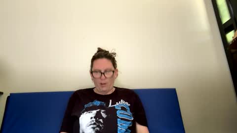 Snapshot of fuzzypeaches87 chatting on 07.30.26 fuzzypeaches87 online show from 07.30.26