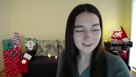Snapshot of gabby_di chatting on 12.18.24 Jaklin online show from 12.18.24