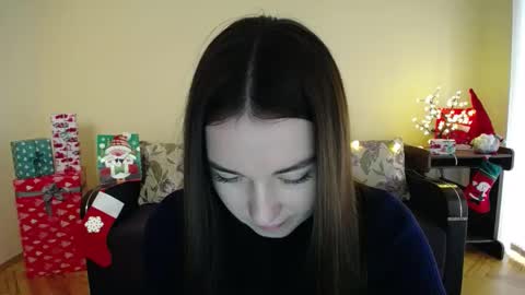 Snapshot of gabby_di chatting on 12.21.24 Jaklin online show from 12.21.24