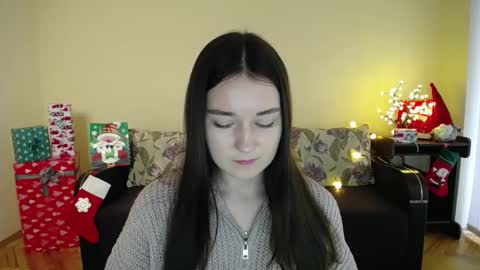 Snapshot of gabby_di chatting on 12.23.24 Jaklin online show from 12.23.24