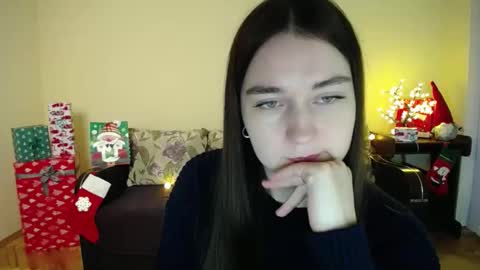 Snapshot of gabby_di chatting on 12.24.24 Jaklin online show from 12.24.24