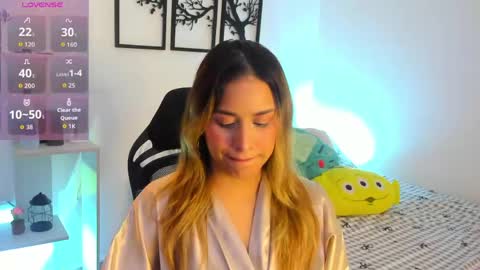 Snapshot of gabriella__tom chatting on 05.12.26 Gabriella online show from 05.12.26