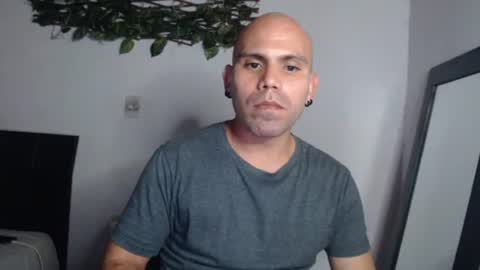 Snapshot of gabrielle_ramirez chatting on 12.17.25 Gabriel online show from 12.17.25