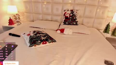 Snapshot of gaby_blaze chatting on 12.23.24 Gaby Blaze online show from 12.23.24