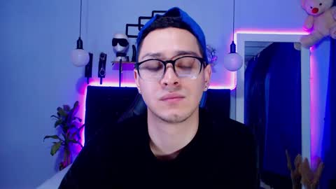 Snapshot of gaellittle chatting on 02.04.25 gaellittle online show from 02.04.25