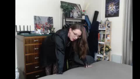 HOT  online show from 09.13.25