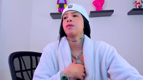 Snapshot of gangster_girl chatting on 01.05.25 GANG online show from 01.05.25