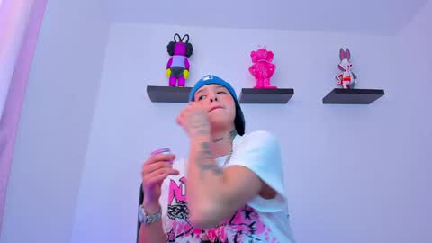 Snapshot of gangster_girl chatting on 02.03.25 GANG online show from 02.03.25