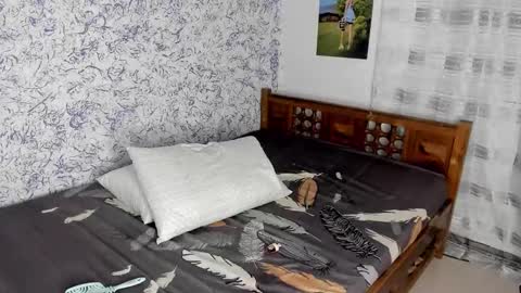 A n g h e t a  Time online  8am - 2pm gmt-5 online show from 09.19.25