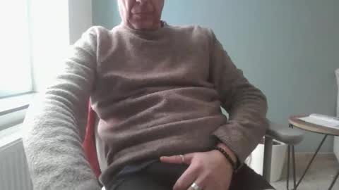 Snapshot of garou75 chatting on 02.21.26 garou75 online show from 02.21.26