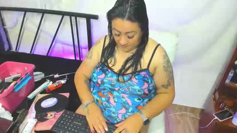 Snapshot of gatalu chatting on 12.17.25 gatalu online show from 12.17.25