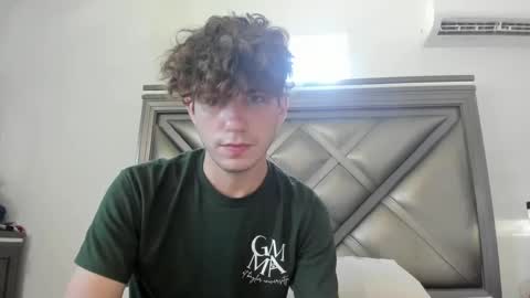 Snapshot of gayndepressed chatting on 09.22.25 Trace online show from 09.22.25