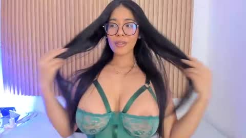 Snapshot of genesisruiz chatting on 07.05.26 online show from 07.05.26