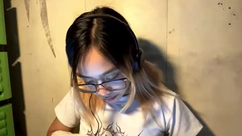 Snapshot of genesistresvant chatting on 12.23.25 Yuki online show from 12.23.25