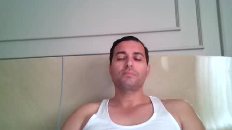 Snapshot of genteldevil chatting on 12.18.25 genteldevil online show from 12.18.25