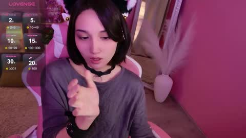 Snapshot of gentlemusee chatting on 11.28.25 gentlemusee online show from 11.28.25