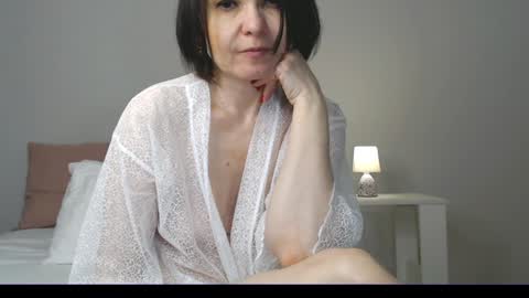 Snapshot of gentlywomen chatting on 01.15.25 Elena online show from 01.15.25