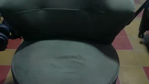 Snapshot of genuino2019 chatting on 12.14.25 Genuino online show from 12.14.25