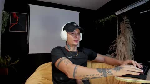 Snapshot of george_prince2 chatting on 11.06.25 independent model online show from 11.06.25