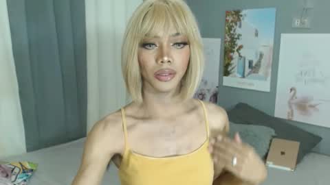 Snapshot of gerogoussidney chatting on 04.05.26 Sidneymorens online show from 04.05.26