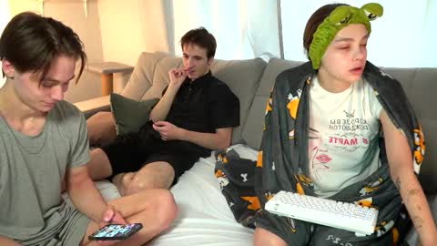 Jean and Isa couple Van online show from 02.23.25