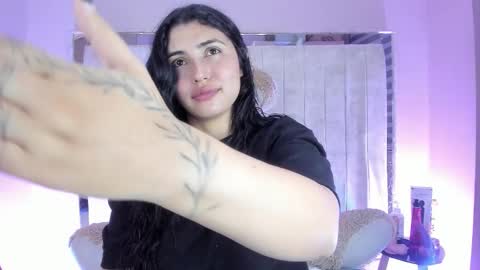 Danna Astrom online show from 11.28.25