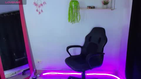 giaaaa   online show from 12.18.25