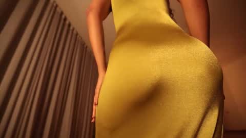 Snapshot of gia_curly chatting on 09.29.25 Leo online show from 09.29.25