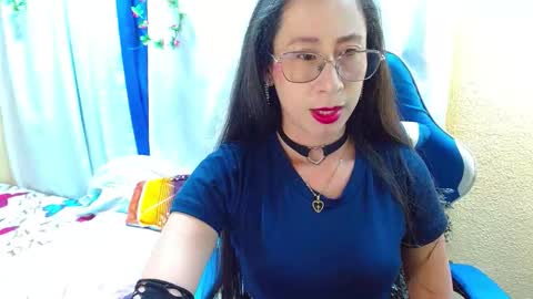 Snapshot of gia_leinn chatting on 10.20.25 Gia online show from 10.20.25