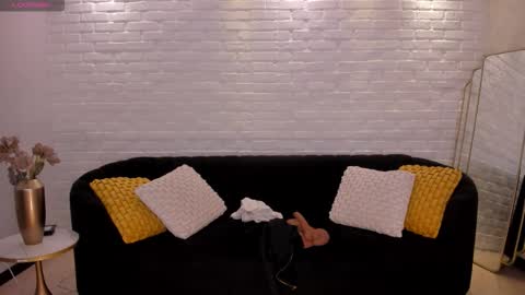 Gia Ferrera online show from 11.18.25