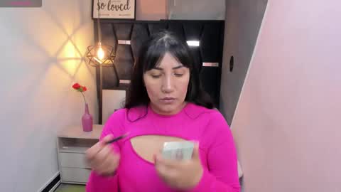 Snapshot of giafox_ chatting on 11.06.25 G I A FOX online show from 11.06.25