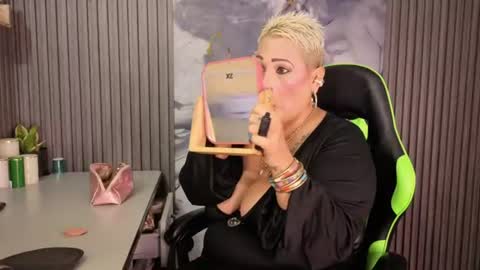 Snapshot of gianellacox chatting on 06.27.26 online show from 06.27.26