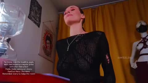 Snapshot of giantess_eva chatting on 11.25.25 Eva online show from 11.25.25