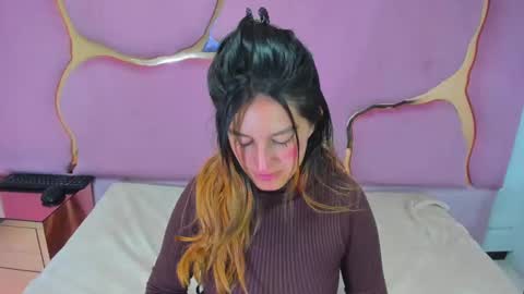 GiaRoussel online show from 01.08.25