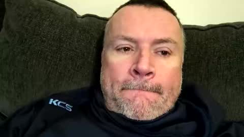 Snapshot of giddyup2222222 chatting on 12.15.25 giddyup2222222 online show from 12.15.25