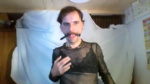 Snapshot of gidjuh1988 chatting on 04.23.26 gidjuh1988 online show from 04.23.26