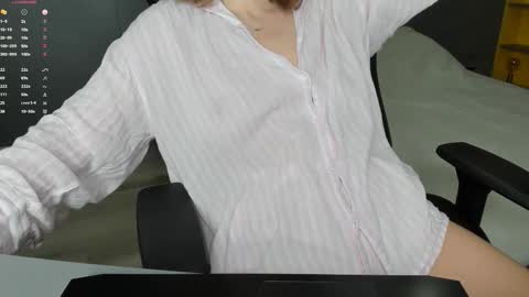 gigihadd online show from 11.24.25