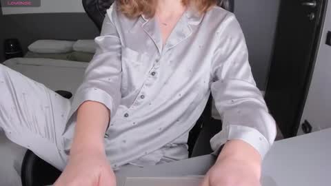 gigihadd online show from 02.08.26