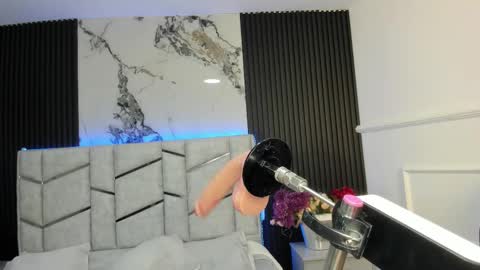 Gigi Doll online show from 01.10.26