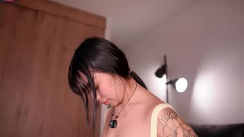 Snapshot of gigilee_ chatting on 11.25.25 GIGI online show from 11.25.25