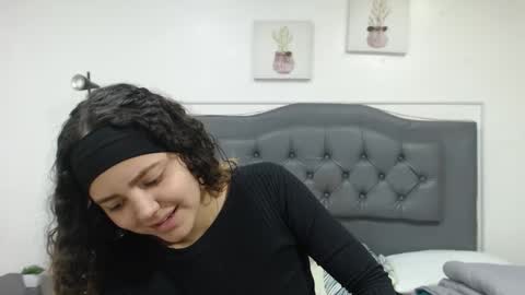 Giia  online show from 10.20.25