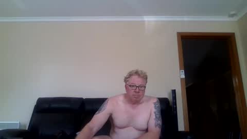 Snapshot of gimmmieoooo chatting on 02.18.26 gimmmieoooo online show from 02.18.26