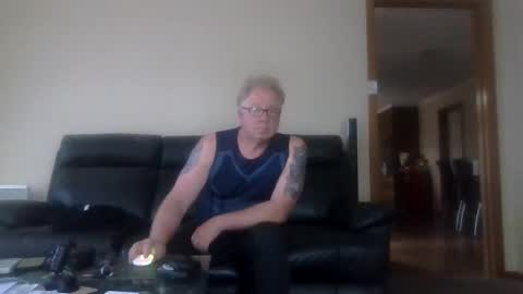 Snapshot of gimmmieoooo chatting on 02.22.26 gimmmieoooo online show from 02.22.26