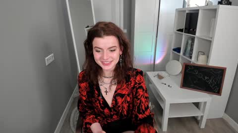 Snapshot of gin_yoon chatting on 01.31.25 Gin online show from 01.31.25