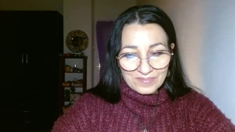Snapshot of ginaoneon chatting on 12.18.24 GinaONeon online show from 12.18.24