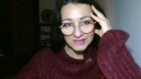 Snapshot of ginaoneon chatting on 12.22.24 GinaONeon online show from 12.22.24