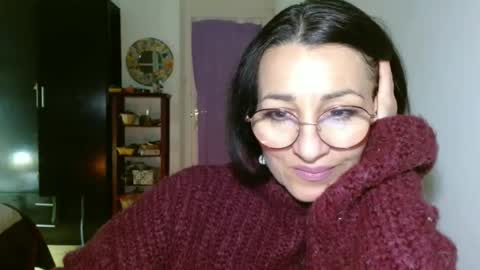 Snapshot of ginaoneon chatting on 12.26.24 GinaONeon online show from 12.26.24