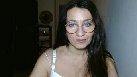 Snapshot of ginaoneon chatting on 12.30.24 GinaONeon online show from 12.30.24