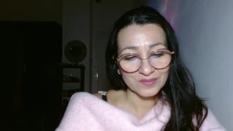 Snapshot of ginaoneon chatting on 01.20.25 GinaONeon online show from 01.20.25